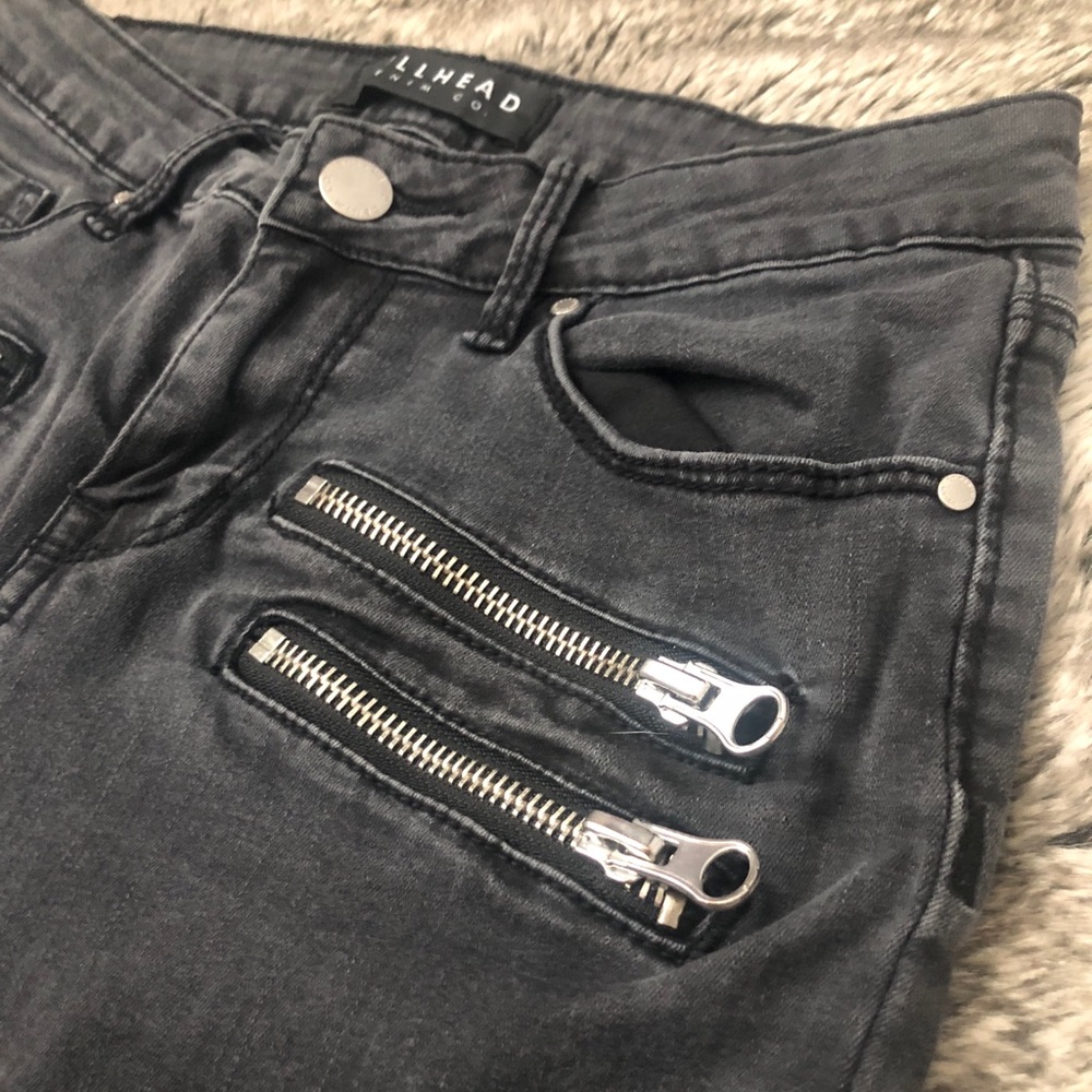 Bullhead Denim Co. Black Skinny Mid-Rise Jeans - Picture 5 of 9